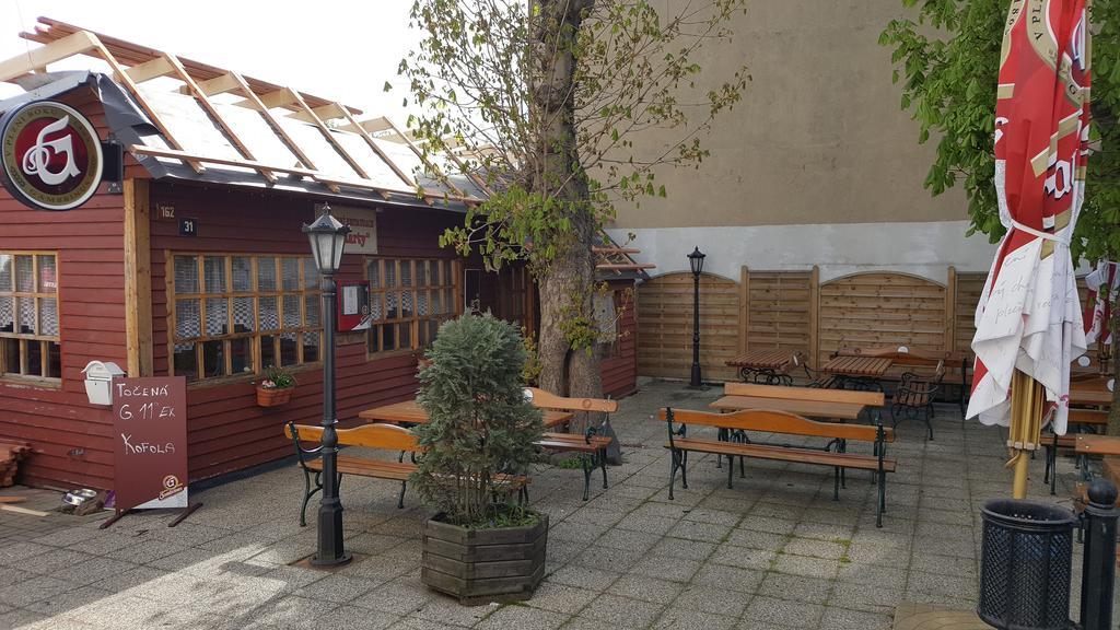 Dubí Restaurace U Marty酒店 外观 照片